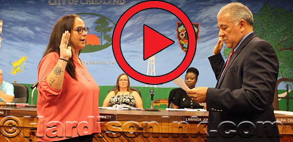 Lewrissa Johns takes the oath of office HardisonInk.com